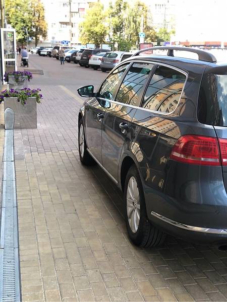 Універсал Volkswagen Passat 2013 в Хмельницькому