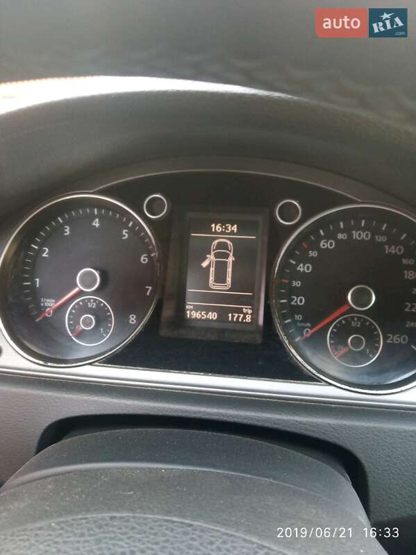 Універсал Volkswagen Passat 2012 в Коростишеві