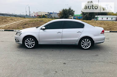 Седан Volkswagen Passat 2012 в Киеве