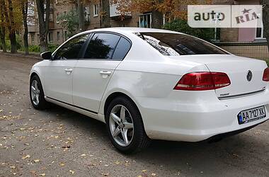 Седан Volkswagen Passat 2013 в Києві