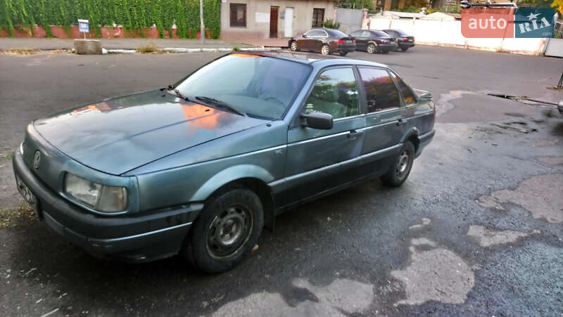 Седан Volkswagen Passat 1989 в Києві