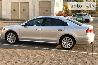 Седан Volkswagen Passat 2012 в Киеве