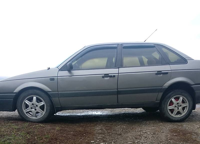 Седан Volkswagen Passat 1991 в Дубні