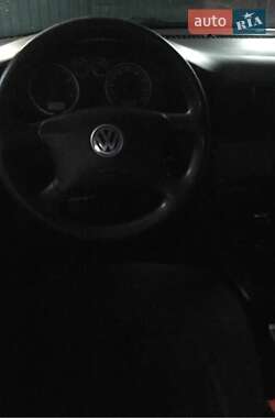 Универсал Volkswagen Passat 2002 в  фото 12 Универсал Volkswagen Passat 2002 в