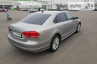 Седан Volkswagen Passat 2011 в Киеве