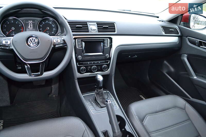 Седан Volkswagen Passat 2016 в Запоріжжі