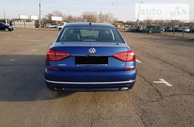Седан Volkswagen Passat 2016 в Киеве