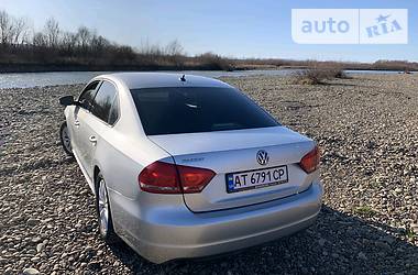 Седан Volkswagen Passat 2012 в Ивано-Франковске