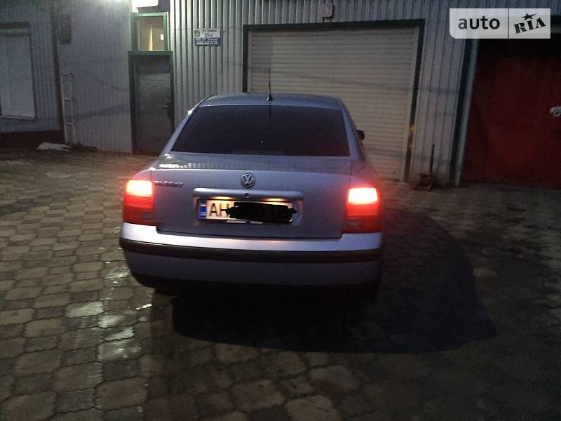 Седан Volkswagen Passat 1998 в Волновахе
