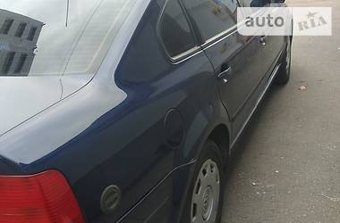 Седан Volkswagen Passat 2000 в Киеве