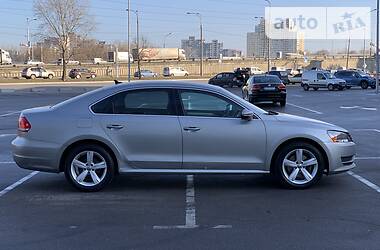 Седан Volkswagen Passat 2012 в Києві