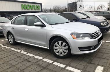 Седан Volkswagen Passat 2013 в Киеве