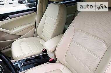 Седан Volkswagen Passat 2015 в 