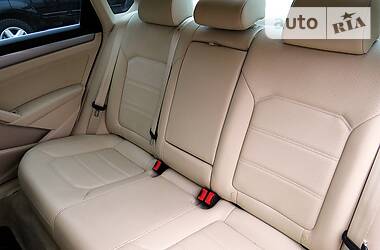 Седан Volkswagen Passat 2015 в 