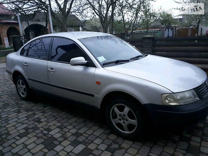 Седан Volkswagen Passat 1997 в Сторожинці