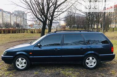 Універсал Volkswagen Passat 1994 в 