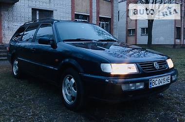 Універсал Volkswagen Passat 1994 в 