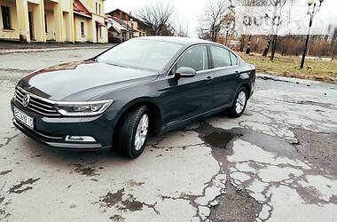 Седан Volkswagen Passat 2015 в 