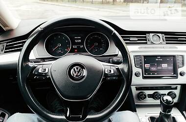 Седан Volkswagen Passat 2015 в 