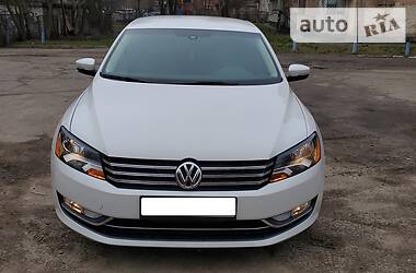 Седан Volkswagen Passat 2013 в Киеве