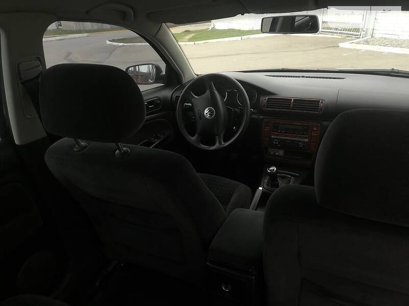 Седан Volkswagen Passat 2002 в Дніпрі