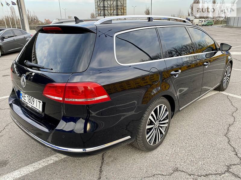 Універсал Volkswagen Passat 2012 в Дніпрі