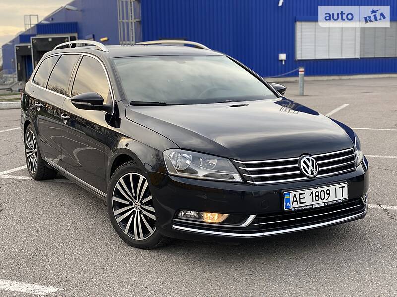 Універсал Volkswagen Passat 2012 в Дніпрі