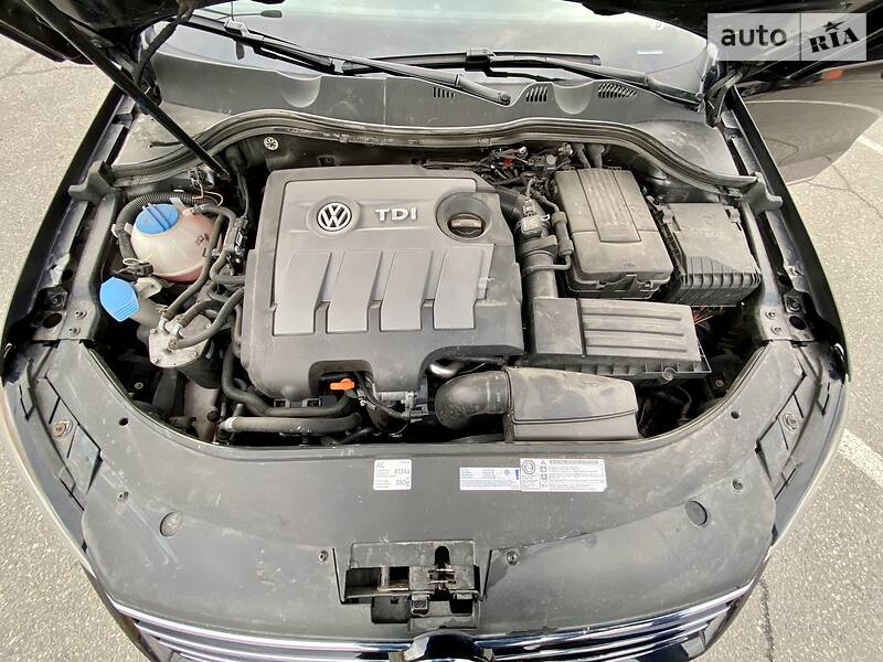 Універсал Volkswagen Passat 2012 в Дніпрі