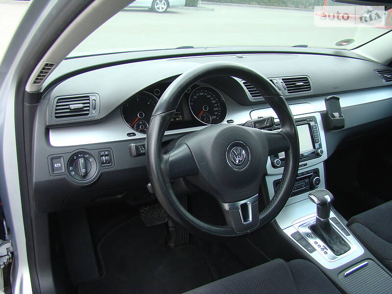 Універсал Volkswagen Passat 2010 в Луцьку