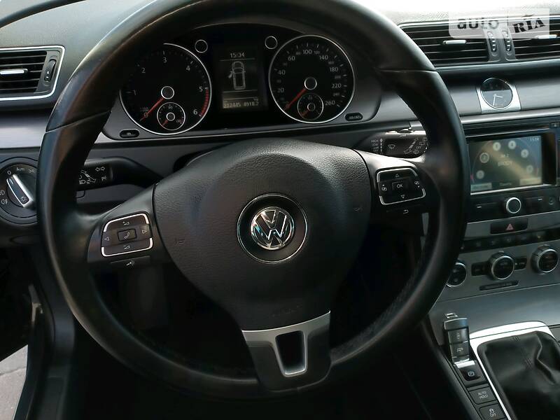 Універсал Volkswagen Passat 2012 в Бродах