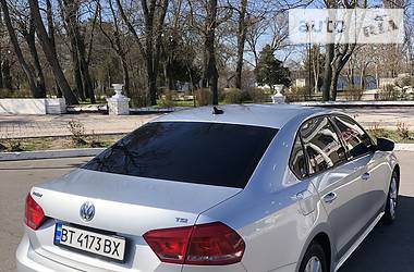 Седан Volkswagen Passat 2015 в Новой Каховке