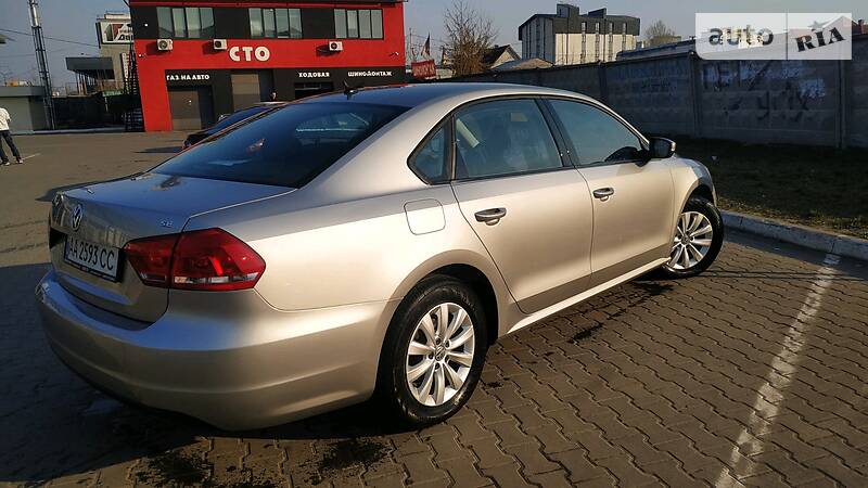 Седан Volkswagen Passat 2013 в Києві