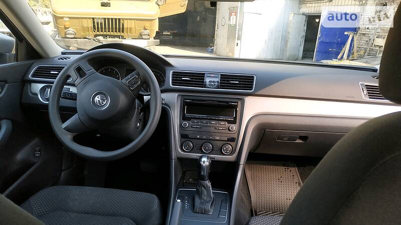 Седан Volkswagen Passat 2013 в Києві