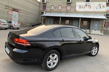 Седан Volkswagen Passat 2015 в 