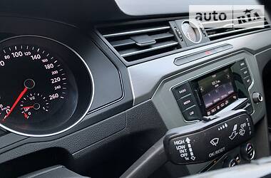 Седан Volkswagen Passat 2015 в 