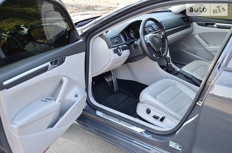 Седан Volkswagen Passat 2018 в Києві