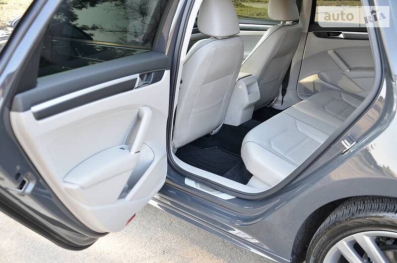 Седан Volkswagen Passat 2018 в Києві