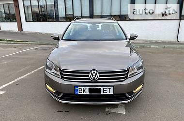 Універсал Volkswagen Passat 2012 в 