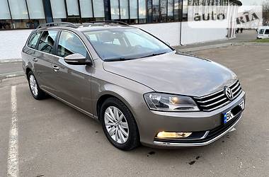 Універсал Volkswagen Passat 2012 в 
