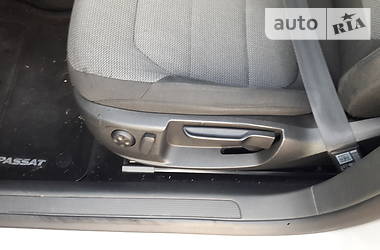 Універсал Volkswagen Passat 2011 в 