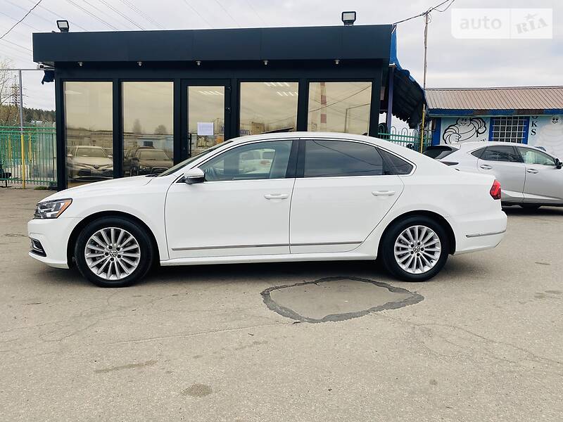 Седан Volkswagen Passat 2017 в Харкові