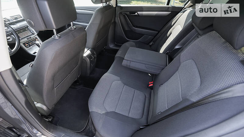 Седан Volkswagen Passat 2011 в Львове