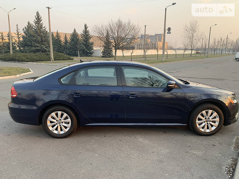 Седан Volkswagen Passat 2013 в Києві