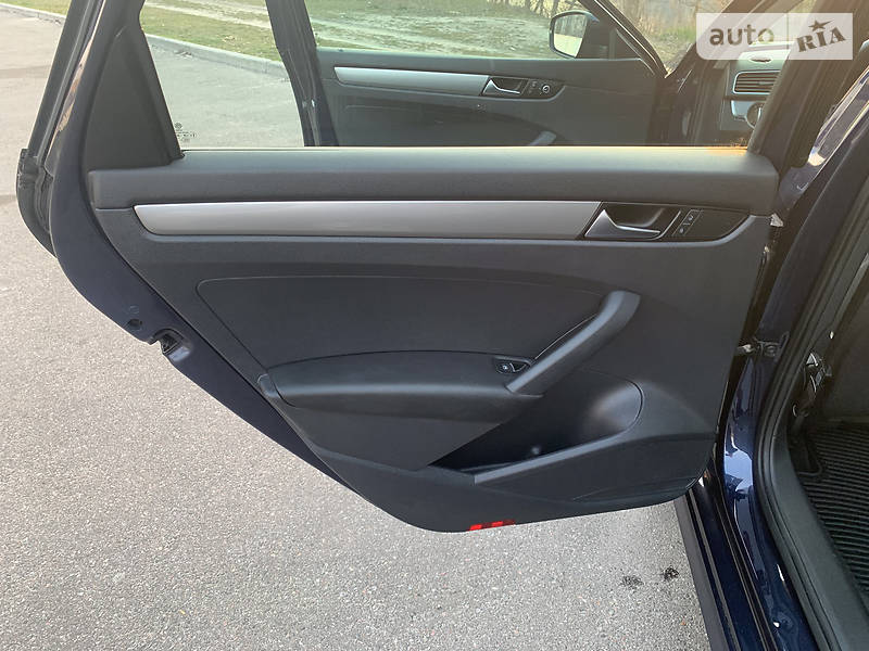 Седан Volkswagen Passat 2013 в Києві