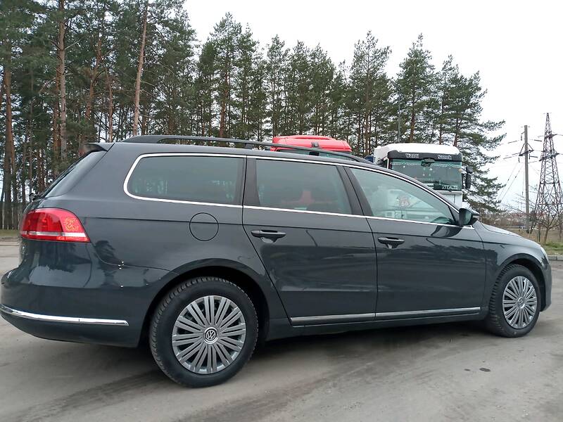 Універсал Volkswagen Passat 2012 в Бродах