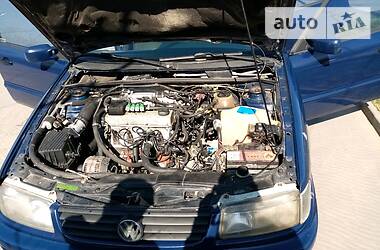 Седан Volkswagen Passat 1996 в 