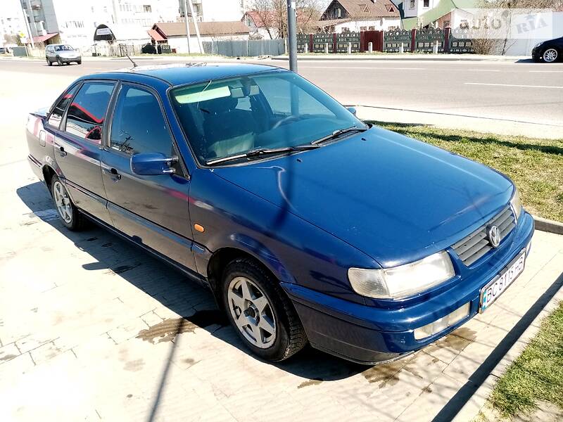 Седан Volkswagen Passat 1996 в Стрию