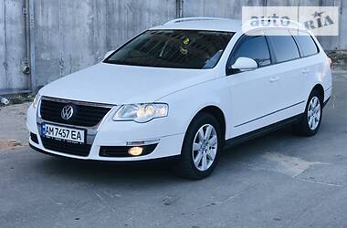 Універсал Volkswagen Passat 2010 в 