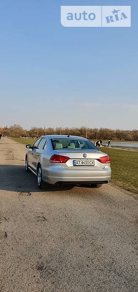 Седан Volkswagen Passat 2013 в Івано-Франківську