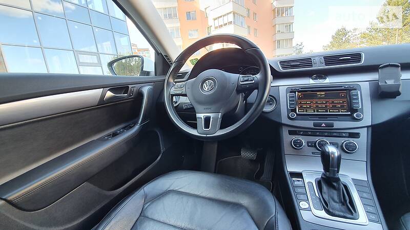 Універсал Volkswagen Passat 2013 в Львові